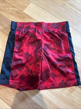 Kids under armour red camo shorts